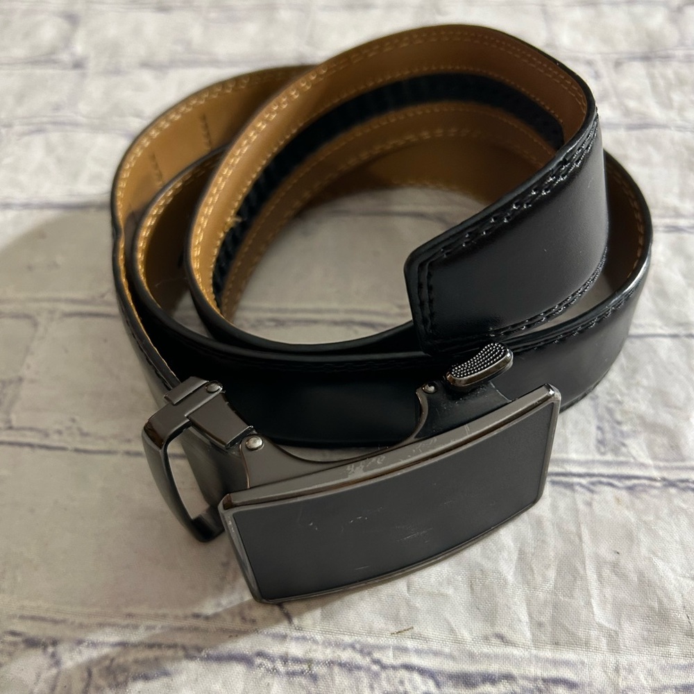KEMISANT LEATHER WITH SIMULATED GRAIN ADJUSTABLE SIZE MENS BLACK BELT 28-34